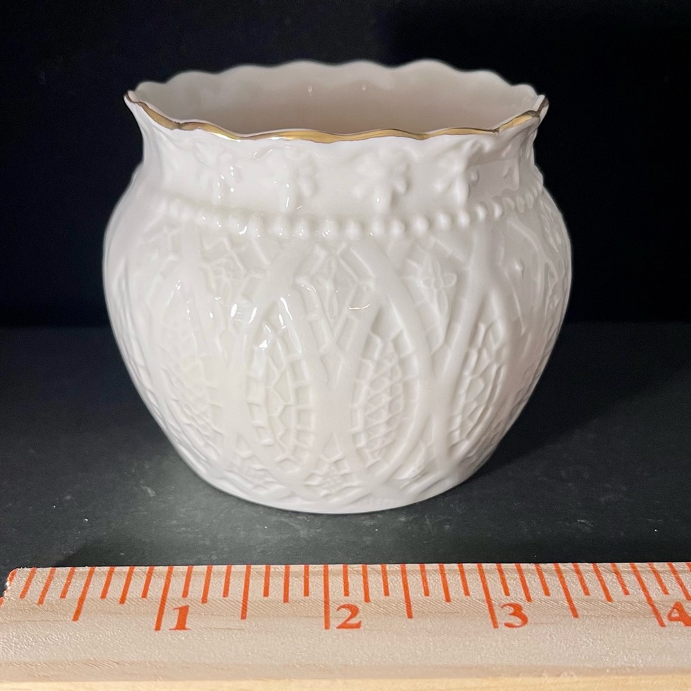 Vintage Belleek Collectors Society Fan Membership Lace Bowl Vase‎ Gold Trim NWT
